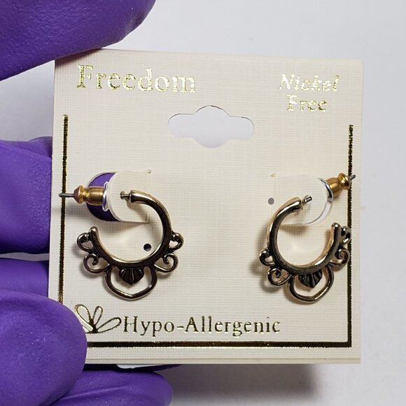 Stunning Polished Gold-Tone Open Hoop Design Earrings for a Chic Look - Picture 5 of 5